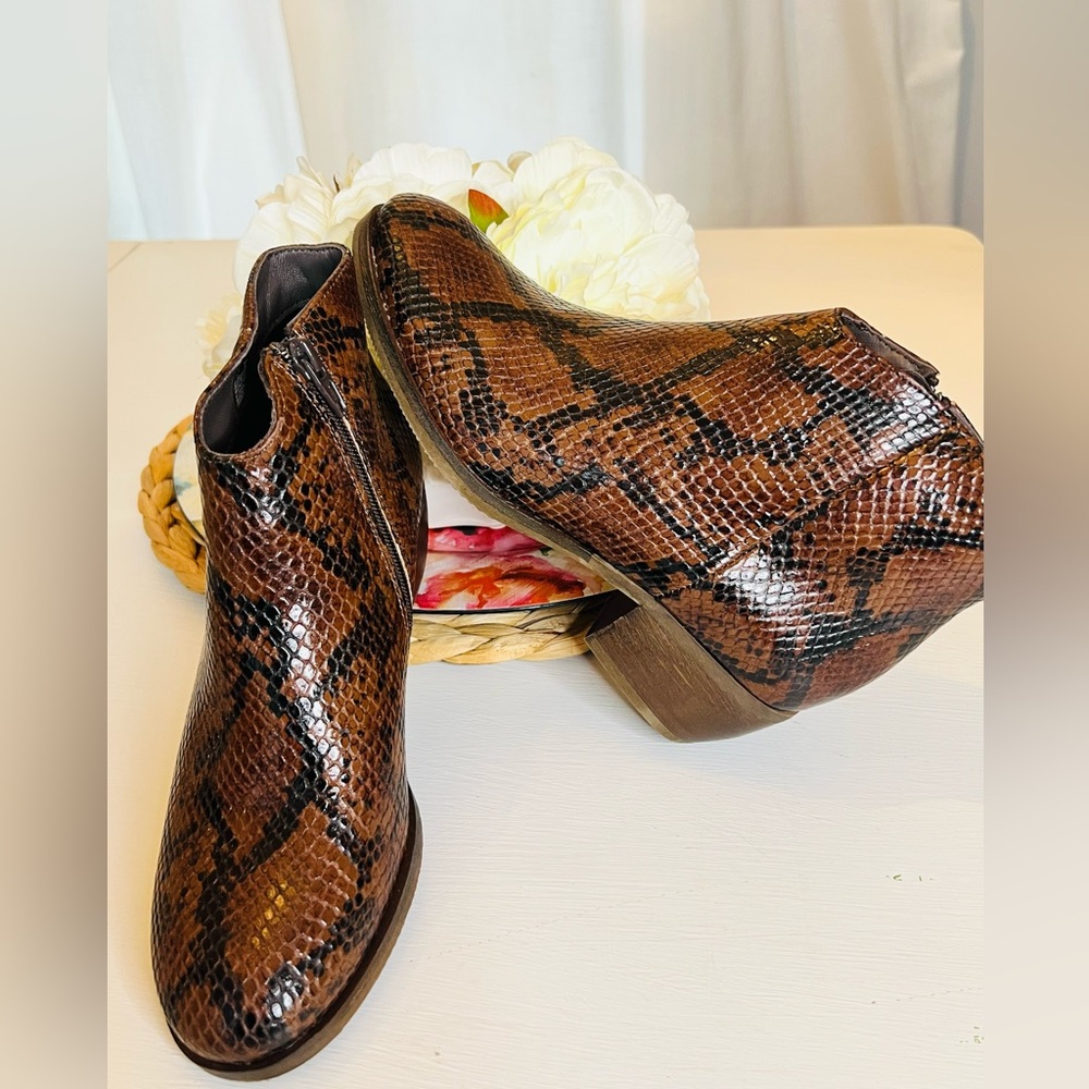 CLARKS Brown Snake-Print Pattern Ankle Booties|Women’s Size 6.5